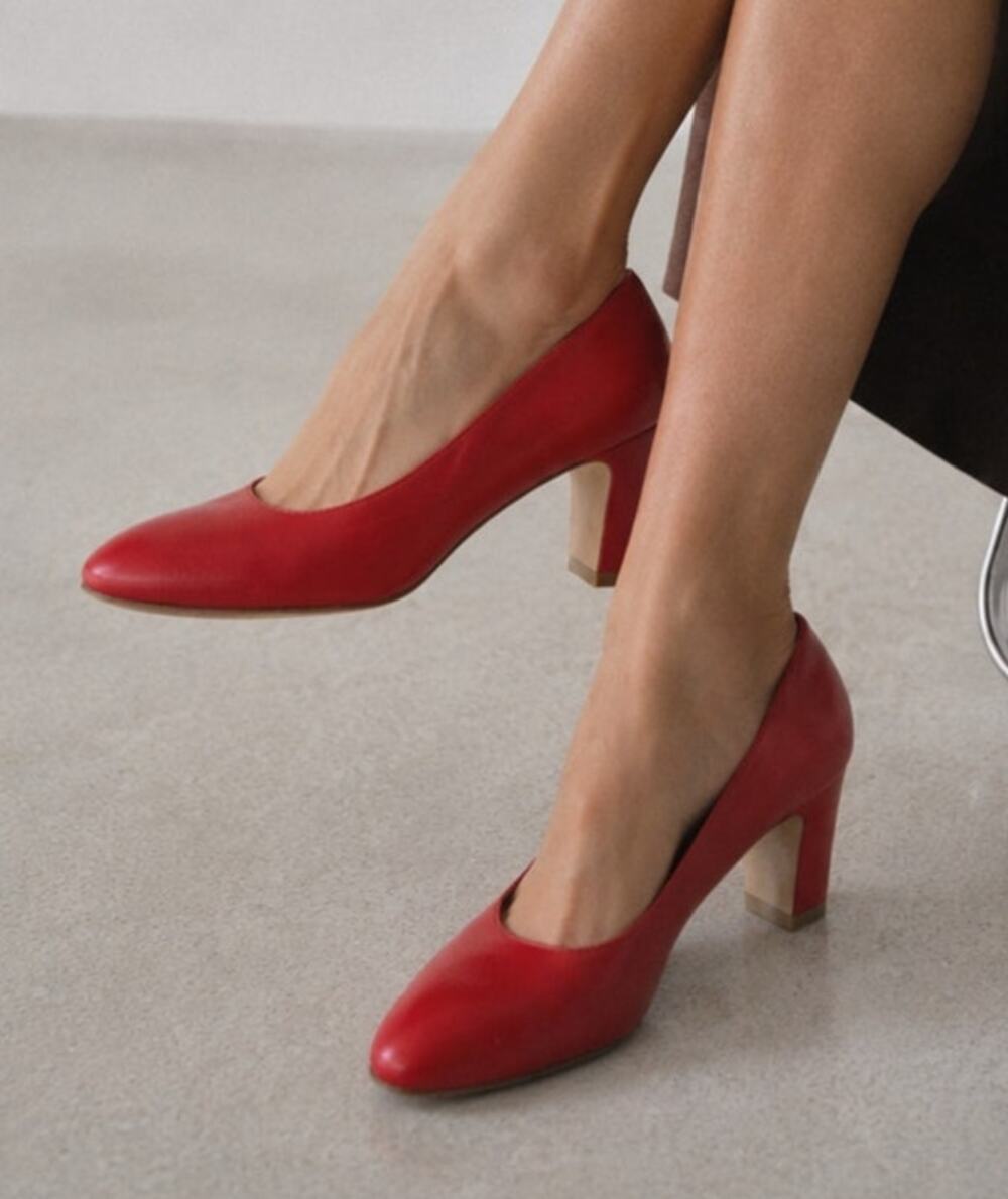 Stuart Weitzman Leather Pumps Womens 9.5B Red Round Toe Stable Heeled NWOT